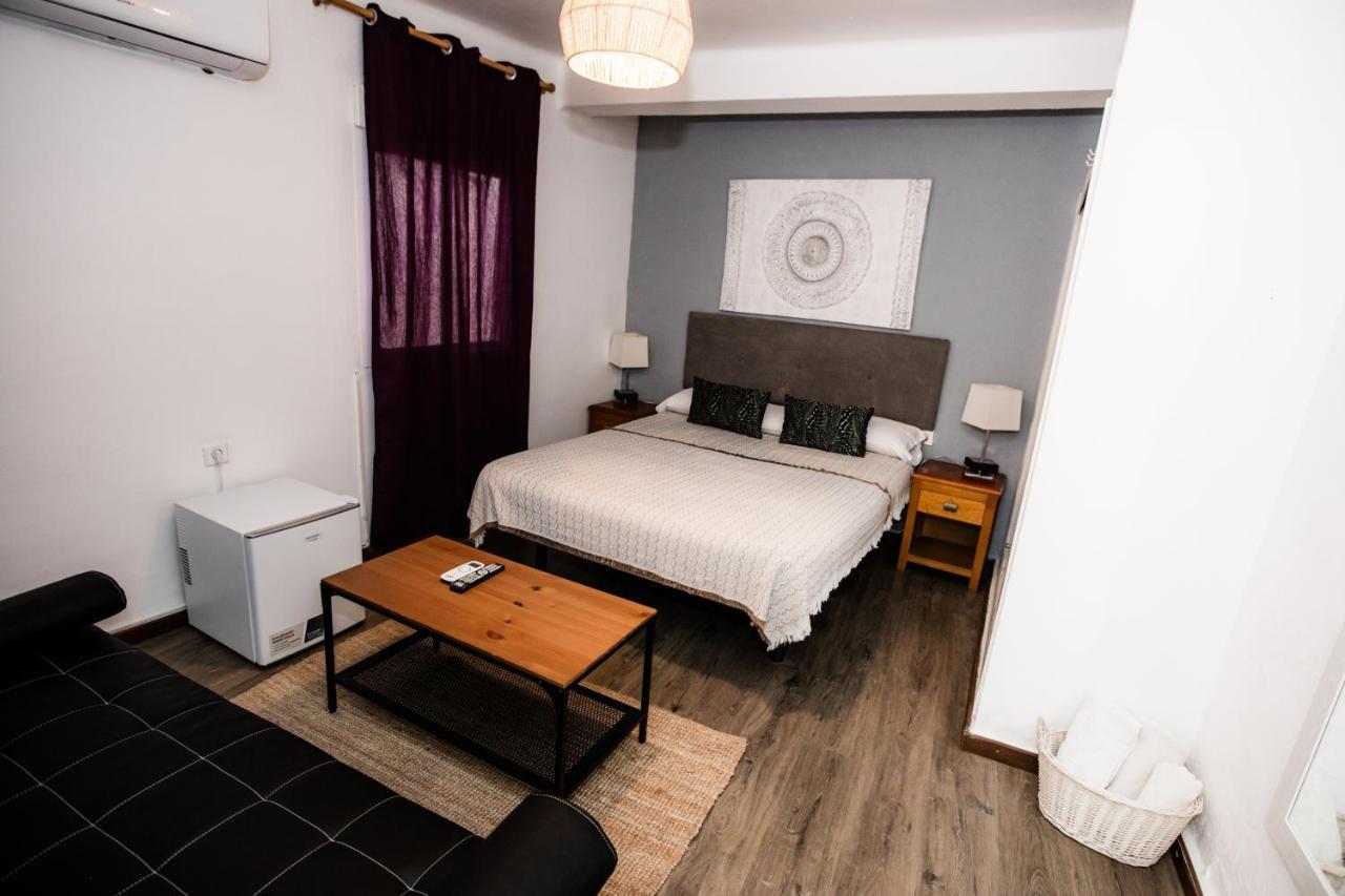 מארבלה Hostal The Monkey Room מראה חיצוני תמונה